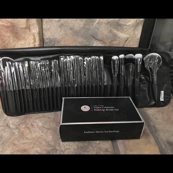 uspicy Other - SOLD - 32-piece Cosmetic Make-up Brush Set NEW